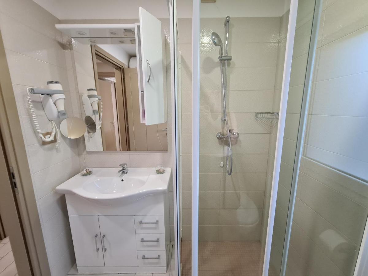 Nero D'Avorio Apartments Rimini Ngoại thất bức ảnh